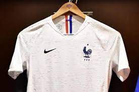 Soyez fiers de représenter les bleus. Le Maillot Exterieur De L Equipe De France De Foot Devoile Par Frank Ntilikina L Equipe