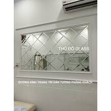 Gương kính trang trí dán tường phòng khách tại Sóc Trăng