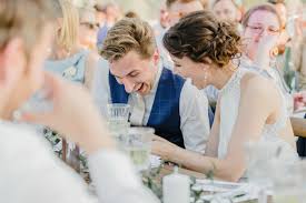 Mögen die scheine euch beglücken und in das land der liebe schicken! Wie Viel Geld Schenkt Man Zur Hochzeit Theperfectwedding De