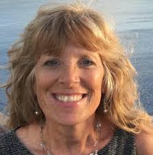 Which is better to stay in, Colorado Springs or Manitou Springs, for  walkable shopping and dining?