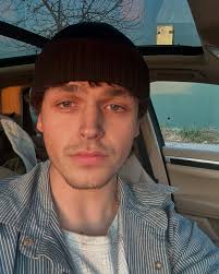 I'm officially 1 year sober. 🥹🥹🥹 I can't even begin to tell you how good  this has been for my life. I'm feeling healthy and ALIVE. So thankful for  God and for