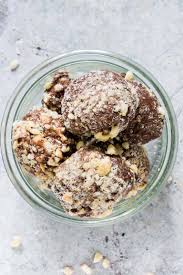 Guys, are you looking for a super easy dessert that involves only 5 ingredients (yaye to chocolate) and only about 10 mins of prep? Keto Fat Bomb Recipe Chocolate Fat Bomb Gluten Free Vegan Low Carb Keto Recipes From A Pantry