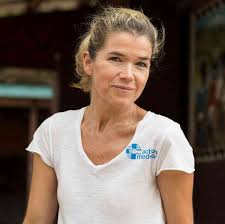 Is she married or dating a new boyfriend? Anke Engelke Verspielt Die Million Fur Action Medeor In Vorst