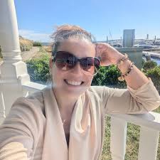 Perfect Sunday for an elopement by the shore. Rachel & Bryan, thank you for  having me officiate!!! The vows you wrote for one another were so authentic  and moving, and I could