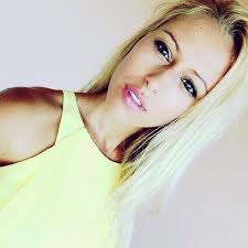 Safia Caroline Fan (@safiacarolinefa)