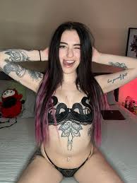 Mik Luv on X: Guess whos doing porn full time now….this girl!! Booking  collabs now for March, whos down to work? 👀 t.cohzL8uj0ukK  X