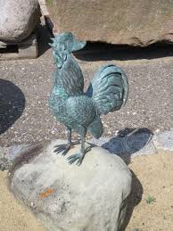 Gartenfigur Hahn Aus Bronze Brunnencenter Allgau In 2020 Gartenfiguren Garten Steine