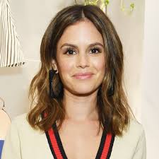 Bilson started her professional career appearing in commercials before debuting in early 2003, appearing in one episode of buffy the vampire slayer. Rachel Bilson Popsugar Uk