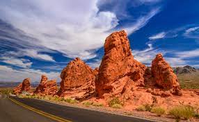 Seven sisters at valley of fire state park is a group of seven tall, red, eroded boulders surrounded by the sandy desert. Seven Sisters Valley Of Fire Nevada Usa Foto Bild Natur Sandstein Tal Bilder Auf Fotocommunity