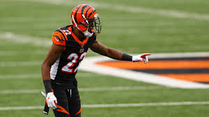 Your coach will pass the ball to the receiver as the defensive back works to stay close to them, getting the arm closest to the ball up and across the receiver's shoulder to make a play. How William Jackson Iii Fits The Washington Football Team Defense The Washington Post