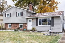 The home was constructed in the 1970s and when lauren set sights on this home, she couldn. Modern Wpc Vinyl Gives This Split Level House An Updated Look