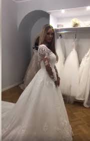 Una la biserica si una la petrecere. Bianca Dragusanu Din Nou In Rochia Mireasa Casa De Piatra Wowbiz