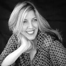 Laura Damian's Instagram, Twitter & Facebook