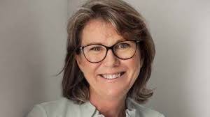 Hilary Stark's Instagram, Twitter & Facebook