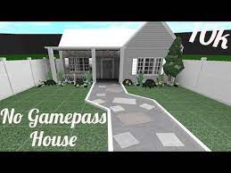 The fully customizable interior of a house. Bloxburg No Gamepass House 10k Part 1 2 Youtube In 2021 House Blueprints Cute House Tiny House Layout