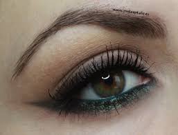 Pasa suavemente el delineador desde la esquina del ojo hasta la mitad del párpado. Makeupholic Es Maquillaje De Ojos Paso A Paso Delineado Doble O Invertido Verde