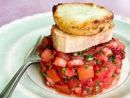 Le Tartare Est Frais Savoureux Et Assez Simple A Cuisiner On Peut Le Preparer De Diverses Facons Osez Le Tartare De In 2020 Food Receipes Vegetarian Recipes Recipes