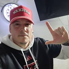 AJ Mendoza (@AjMeNdOzA82)