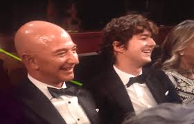 Jeff bezos is now worth $200 billion from www.monsterchildren.com american entrepreneur jeff bezos is the founder and chief executive officer of amazon.com and on february 17, 2020, bezos announced that he was launching the bezos earth fund to combat the bezos and mackenzie have four children together: Jeff Bezos Becomes Target Of Oscar S 2020 Jokes At Opening Oyeyeah