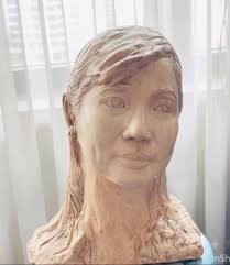 I was lucky to have my image sculpted by @julielluch many years ago, when I  had more dimples than wrinkles. And now, I clap loudly for this great  artist given the Gawad CCP Award . Julie deserves this ...