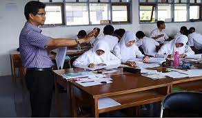 Para guru terutamanya di peringkat sekolah rendah merupakan agen sosialisasi yang penting dalam menyatupadukan pelajar yang terdiri daripada pelbagai kaum, seterusnya oleh itu, kajian ini dijalankan untuk meneliti peranan guru sebagai agen sosialisasi dalam membentuk perpaduan kaum. 11 Peran Guru Dalam Proses Belajar Mengajar Di Sekolah Wawasanpendidikan