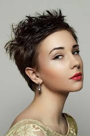 Auch sie können sich für dieses haarstyling entscheiden, falls es ihnen gefällt, denn es liegt derzeit sehr im trend. Pixie Cut Pixie Bob Frisuren Pixie Cut Kurzhaarfrisuren 2020 Novocom Top