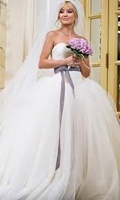 Search Used Wedding Dresses Preowned Wedding Gowns For Sale Vera Wang Wedding Dress Bride Wars Bride Wars Dress Wedding Dresses Vera Wang