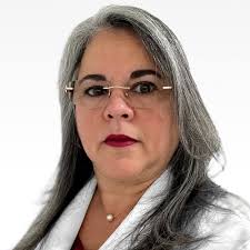 Elaine Salgado's Instagram, Twitter & Facebook