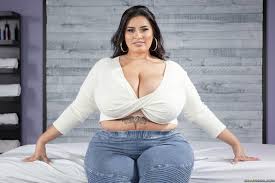 Free Porn Pics of Busty chubby beauty Sofia Rose stripping and teasing -  MyPornstarBook.net