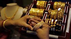 Gold bars can also be purchased in fractional sizes such as 1 gram, 2 gram, 5 gram, 20 gram, 50 gram and more. Gold Price Today March 28 2021 Prices Hit 11 Month Low Check Delhi Mumbai Chennai Kolkata Lucknow Gold Rates