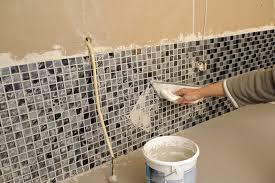 Wer bei sich zuhause wandfliesen kleben möchte, der muss kein professioneller handwerker sein. Fliesenspiegel In Der Kuche Mit Mosaikfliesen Gestalten