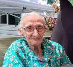 Mae Stanton's Instagram, Twitter & Facebook