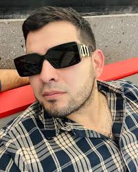 Le robé los lentes a @luismitre4 para la foto 📸😜