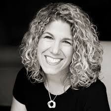 Sarah Singer's Instagram, Twitter & Facebook