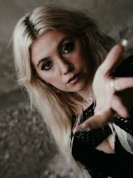 Faith Marie 🌙 (@FaithMarieJ)