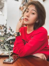 Hơn nữa, kiểu tóc này phù hợp với mọi độ ngắn của mái tóc, bạn. PhÆ°Æ¡ng Oanh Khoe Váº» Ä'áº¹p Cuá»'n Hut Khi Ä'á»ƒ Toc Ngáº¯n