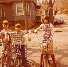 Take a peek into the lifestyles of the rich and famous. Pin On 1970s Retro