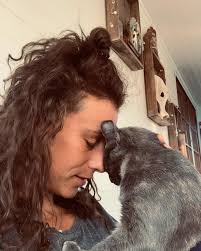 A reflection of this whole year. I got divorced, lost my home, fur babies  and mode of transport. The people around me, my friends and loved ones held  me up. Thank you @