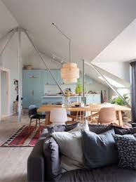 Cette Cuisine Bleue Avec Ilot Est Originale Juste Ce Qu Il Faut Planete Deco A Homes World Appartement Au Grenier La Vie En Appartement Maison