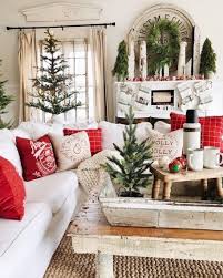 Plus some christmas decorating ideas for your table and the rest of your home. 25 Bright Red And White Christmas Decor Ideas Shelterness