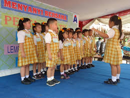 Mewarnai gambar kartun anak sekolah via mewarnaigambarsketsa.blogspot.com. 6 Cara Belajar Anak Tk Agar Tidak Bosan Educenter