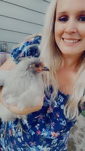 Identifying hen or rooster at 8-10 weeks old