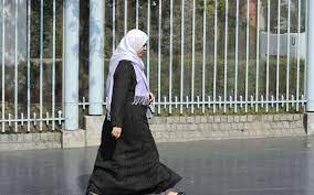 Nous considérons que la france n'a absolument rien à nous imposer ici. Port Du Voile Islamique Ce Que Dit La Loi Sur Les Signes Religieux Le Parisien