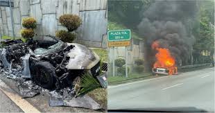 Dimana tempat buka minyak kereta audi r8. Pemandu Selamat Audi R8 Terbakar Dijilat Api Motoqar