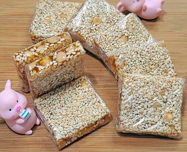 gửi kẹo mè xửng từ An Giang đi Nhật Bản
