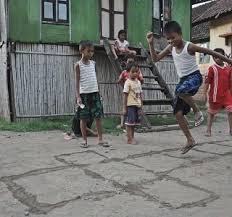 Permainan yang ni paling seronok sekali sampai bergaduh kalau kalah. Tunteja Resources Co Publications Facebook