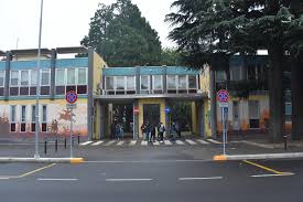 Parabiago, Istituto tecnico Maggiolini al freddo: gli studenti non entrano  in classe