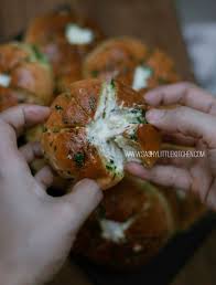 Nikmatnya Cream Cheese Garlic Bread Roti Ala Korea Yang Viral Dan Mudah Dibuat Bali Food Blogger Resep Dan Di 2020 Roti Garlic Resep Ide Makanan