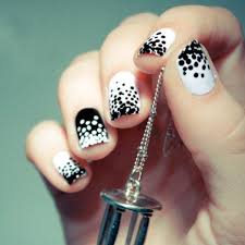 30 diseños de uñas en blanco y negro que se te verían increíbles. Polka Dots Unas Negras Con Blanco Disenos De Arte En Unas Unas De Lunares