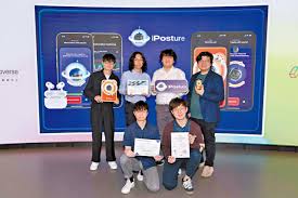 HKIIT學生受滑手機致肩頸痛啟發研App監測低頭族頸椎姿勢| am730